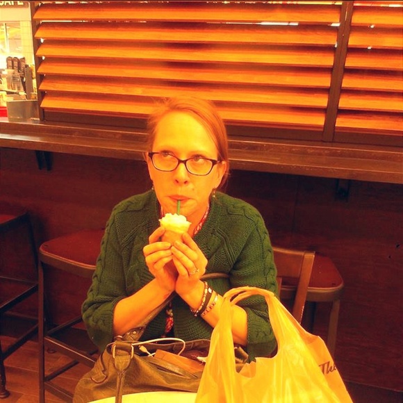 Meet your Posher, Debra - Picture 1 of 2